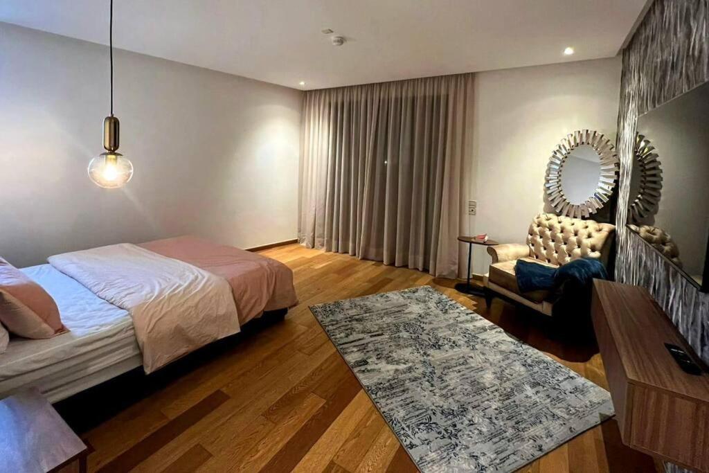 Stunning Apartment in Marina