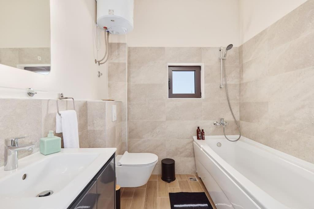 New! Modern & Spacious 3 Bedroom apartment! view 3