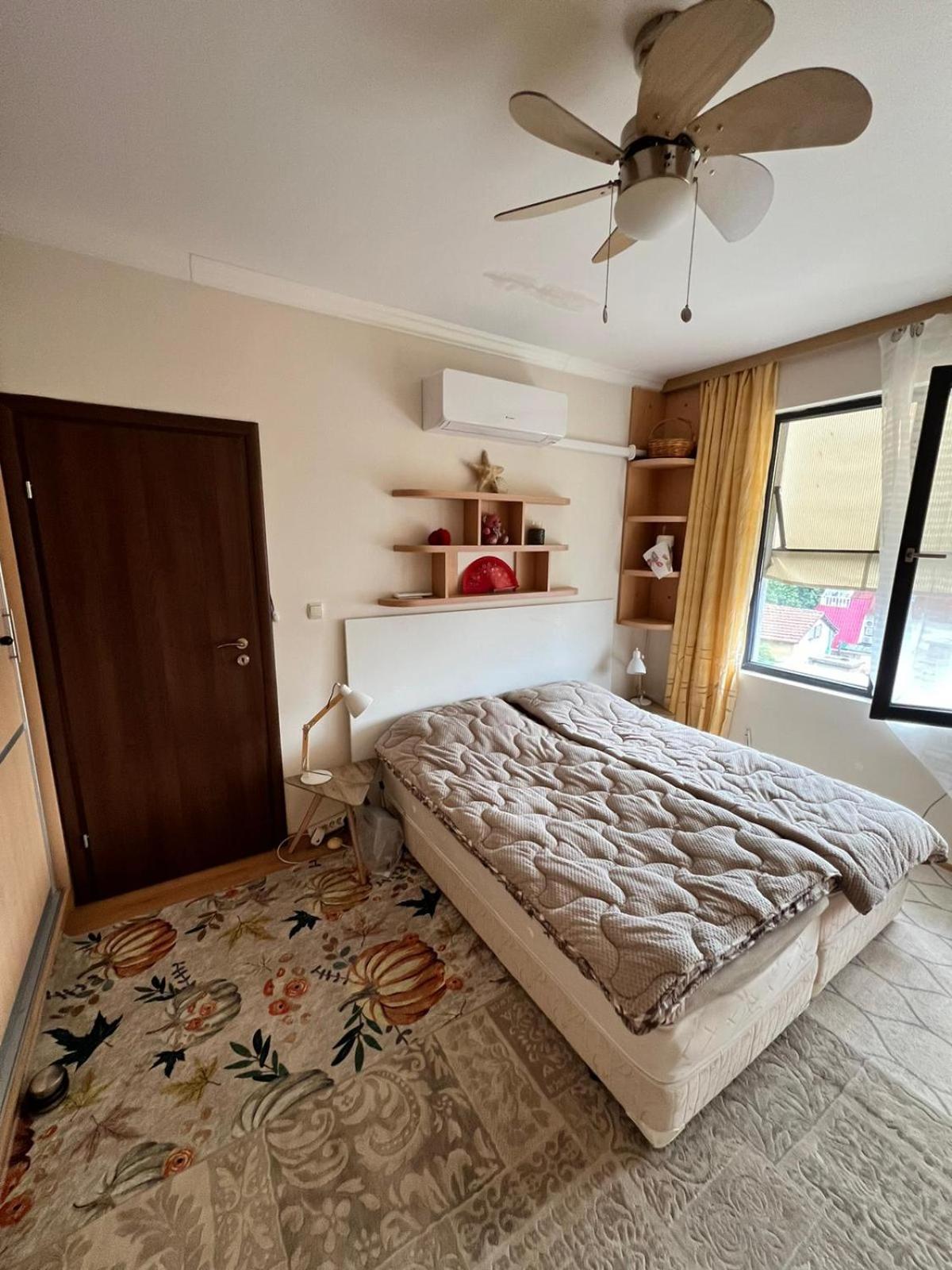Kazanlak DOWNTOWN Central Apartment Guesthouse with Full Kitchen, Panoramic Views, Self Check-in & Free Parking, Best Value!