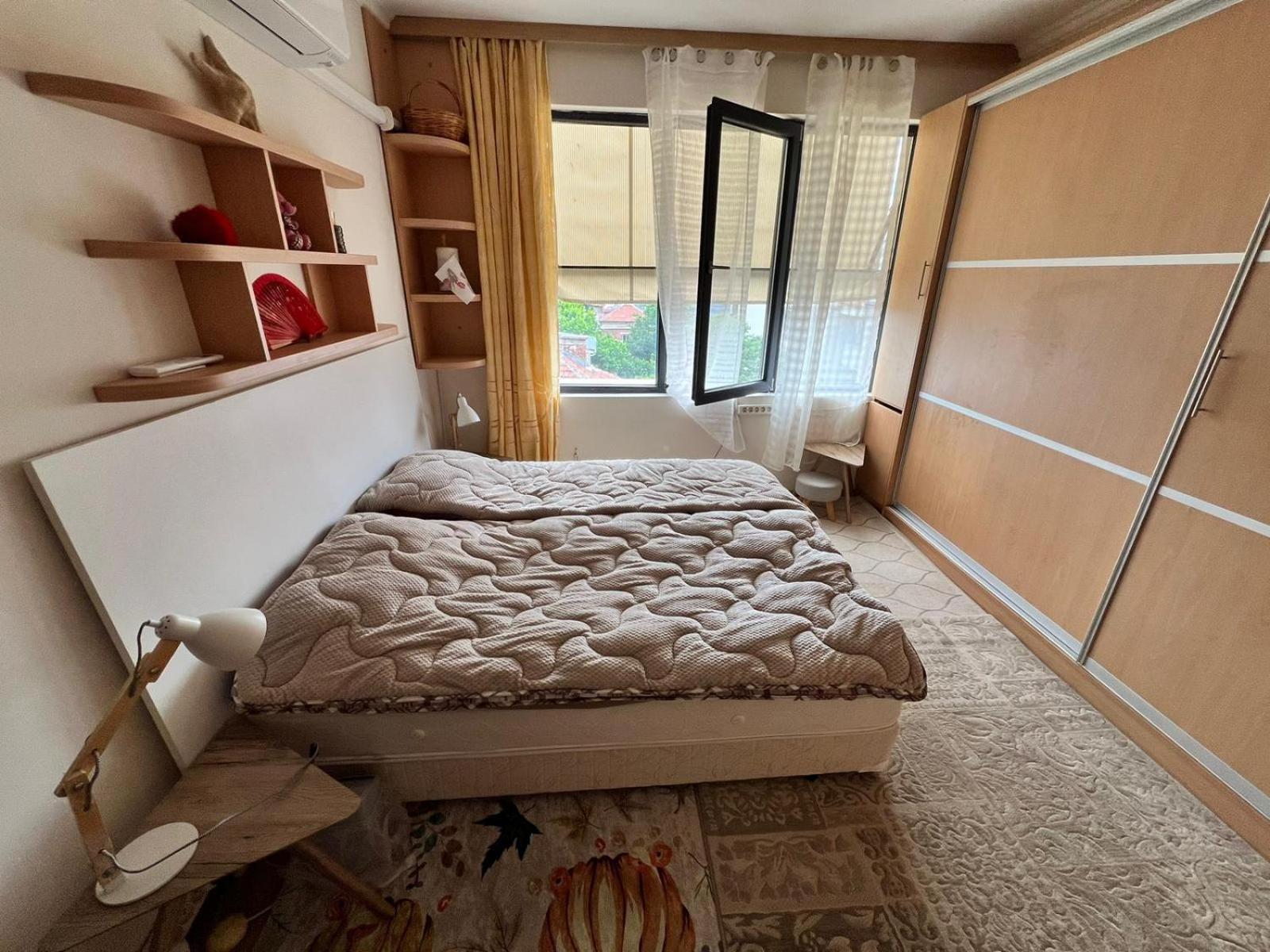 Kazanlak DOWNTOWN Central Apartment Guesthouse with Full Kitchen, Panoramic Views, Self Check-in & Free Parking, Best Value!