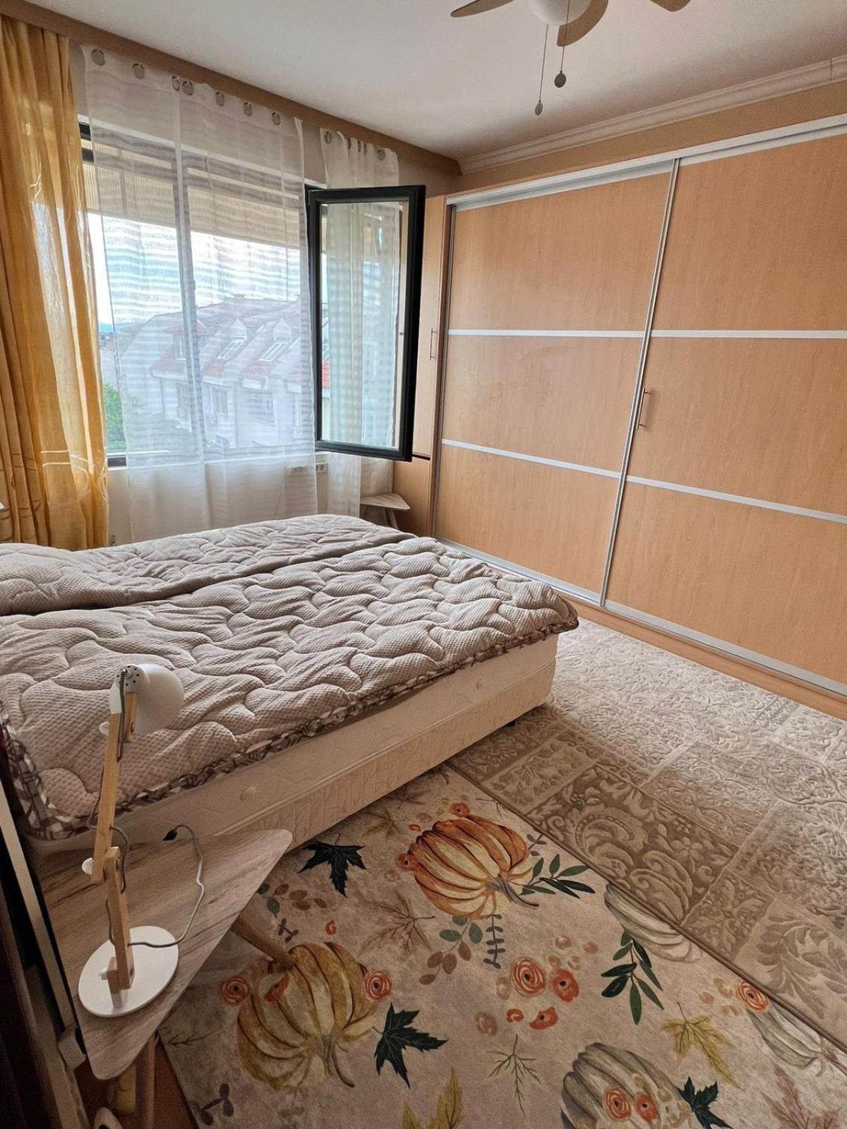 Kazanlak DOWNTOWN Central Apartment Guesthouse with Full Kitchen, Panoramic Views, Self Check-in & Free Parking, Best Value!
