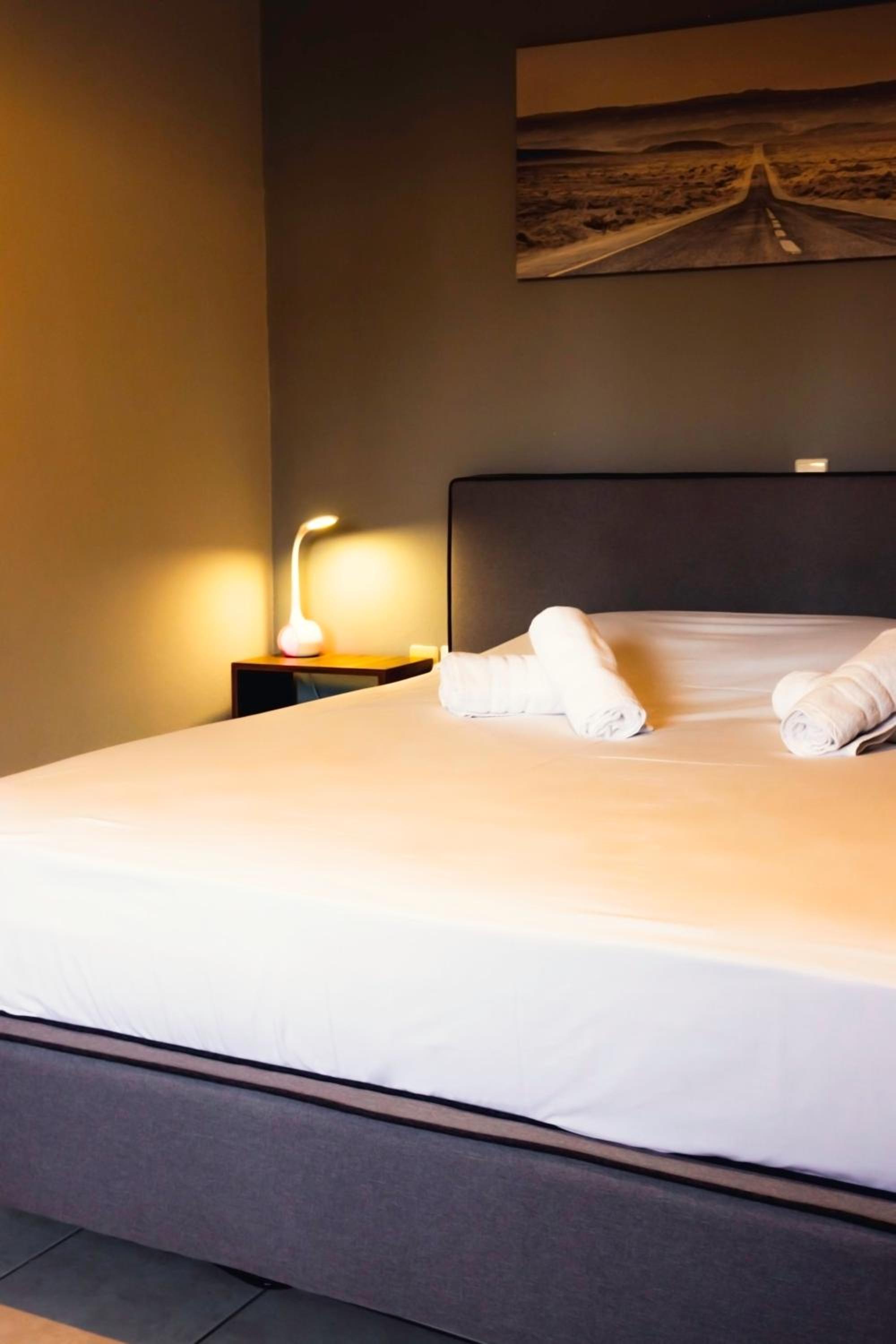 Gk Suites-Constantin view , auto check-in 24h view 3