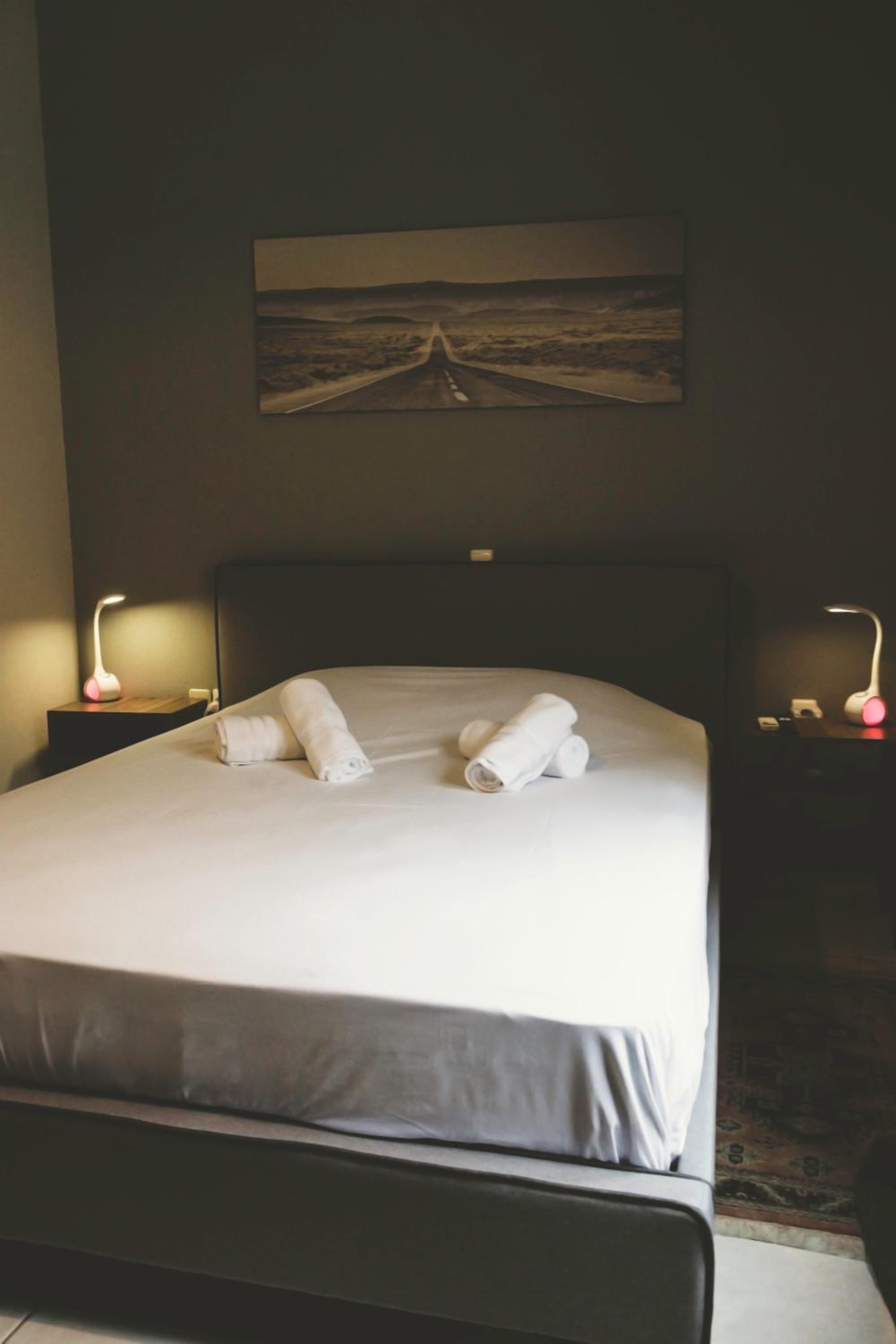 Gk Suites-Constantin view , auto check-in 24h view 4