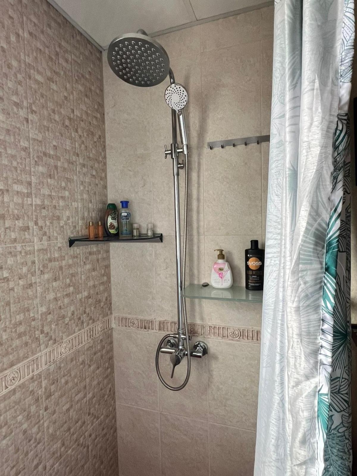 Kazanlak DOWNTOWN Central Apartment Guesthouse with Full Kitchen, Panoramic Views, Self Check-in & Free Parking, Best Value!