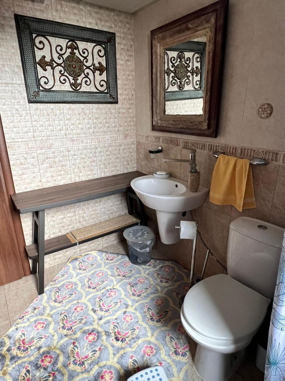 Kazanlak DOWNTOWN Central Apartment Guesthouse with Full Kitchen, Panoramic Views, Self Check-in & Free Parking, Best Value!
