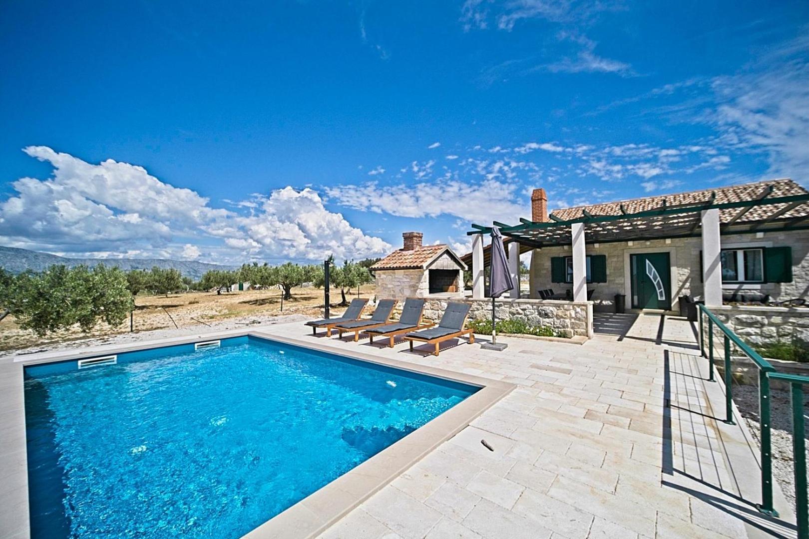 Holiday House Bracuta view 4