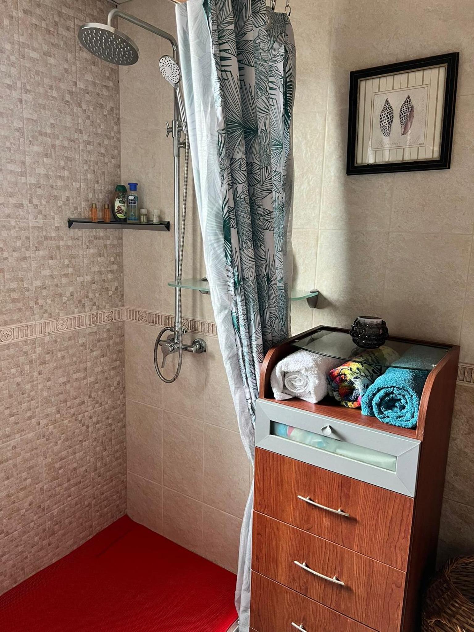 Kazanlak DOWNTOWN Central Apartment Guesthouse with Full Kitchen, Panoramic Views, Self Check-in & Free Parking, Best Value!