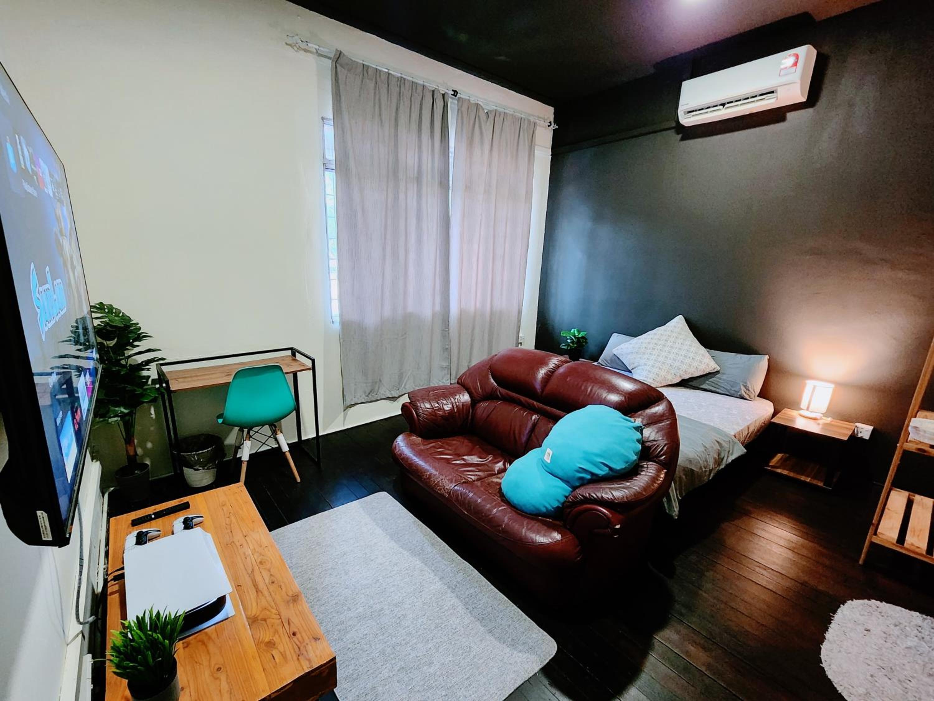 Upspot Kuching Waterfront Premium Hostel