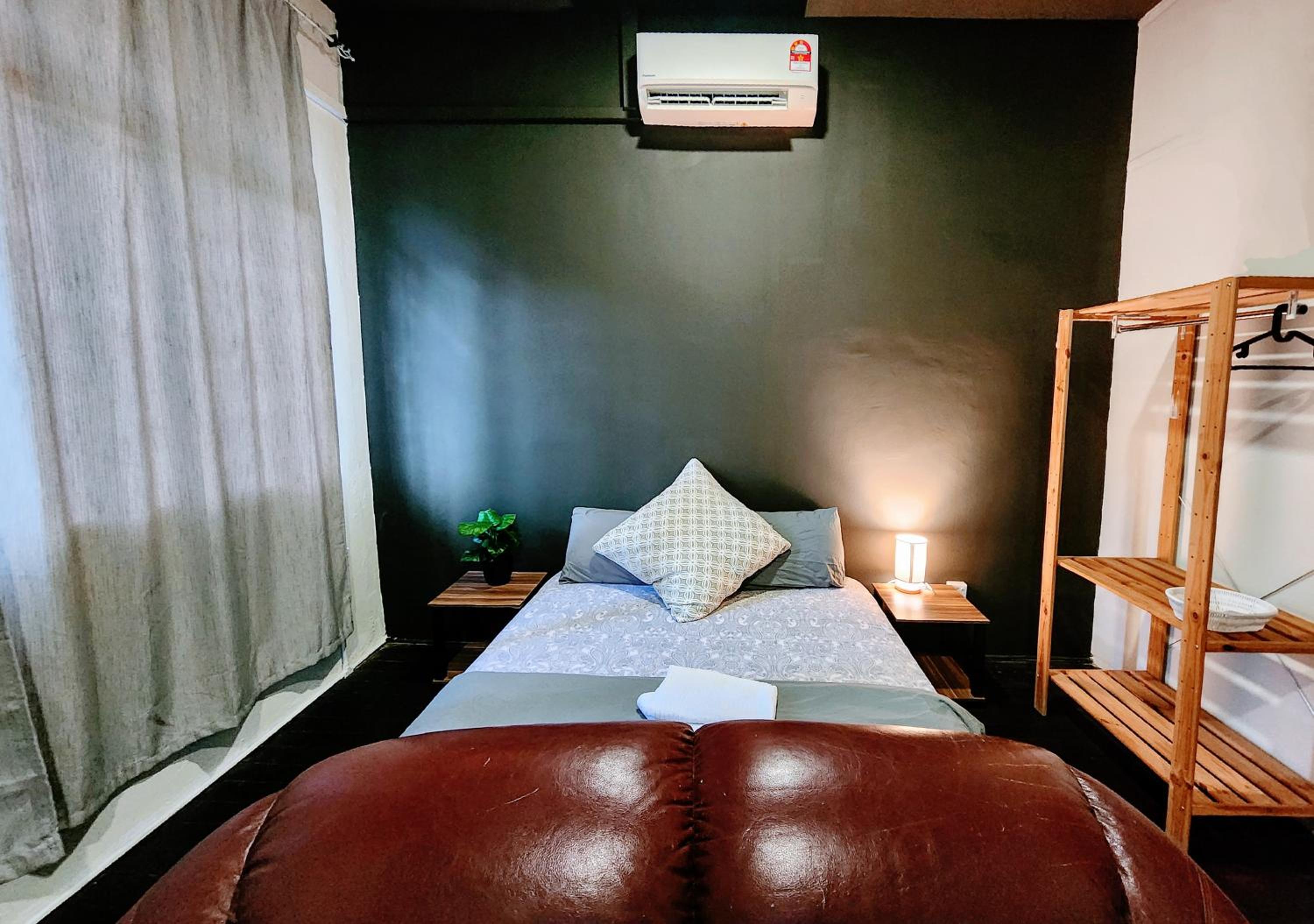 Upspot Kuching Waterfront Premium Hostel
