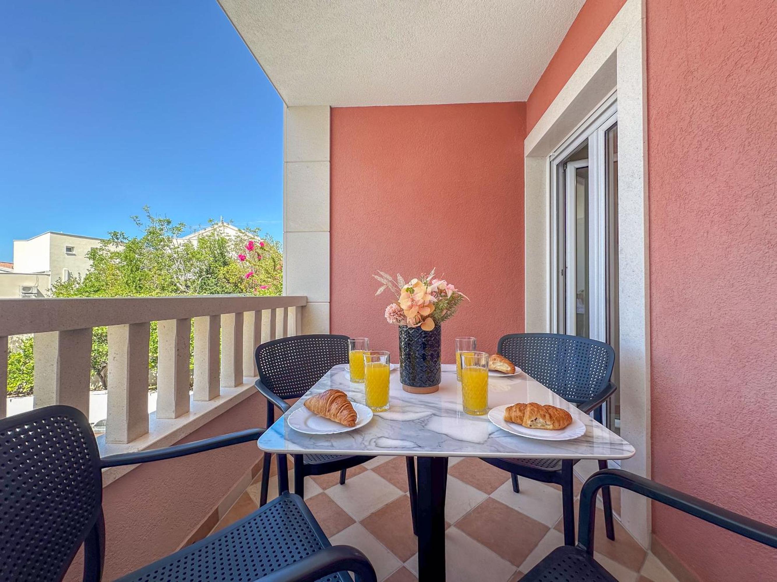 Apartments Teo - Center with Free Parking view 3
