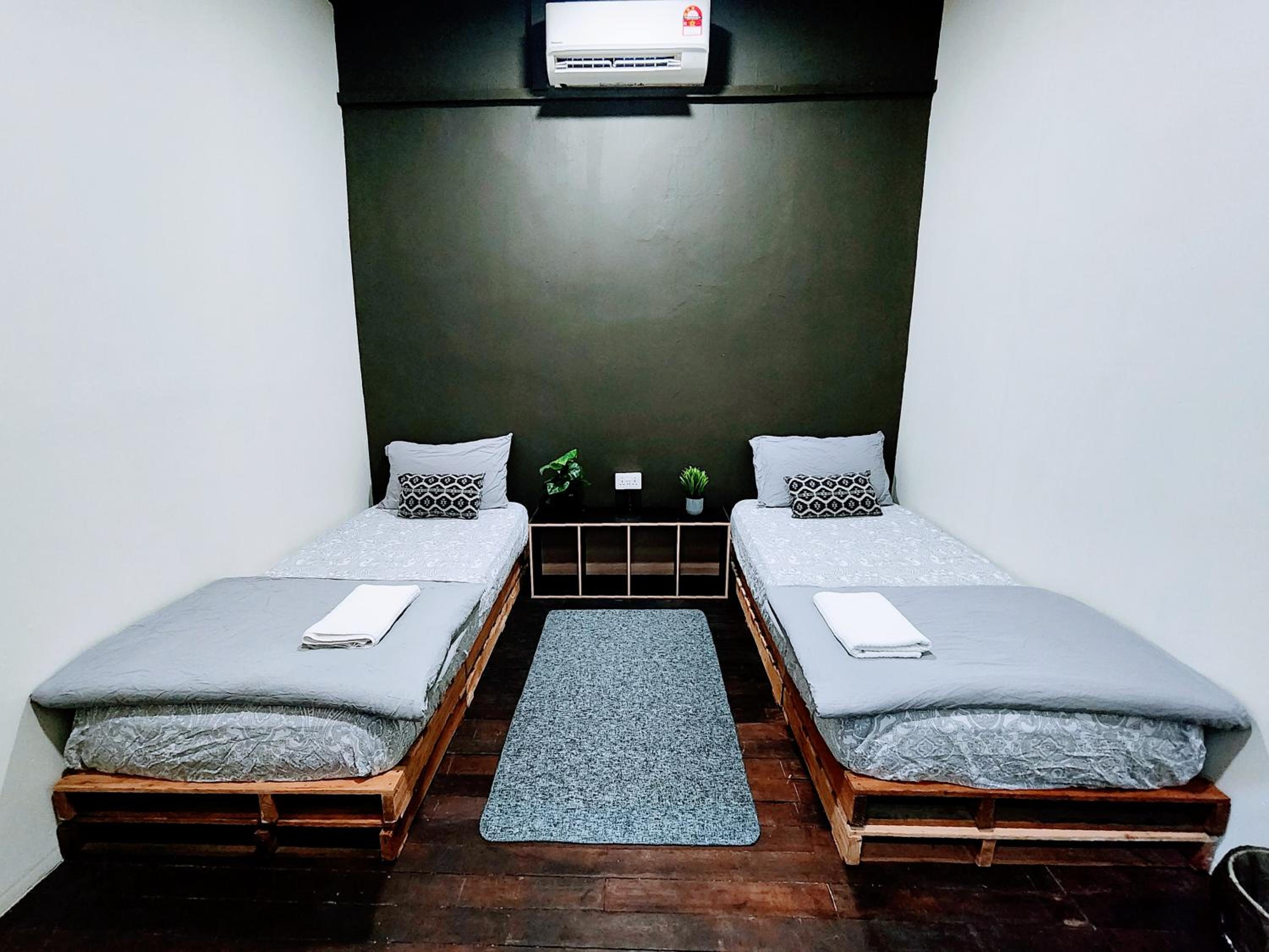 Upspot Kuching Waterfront Premium Hostel