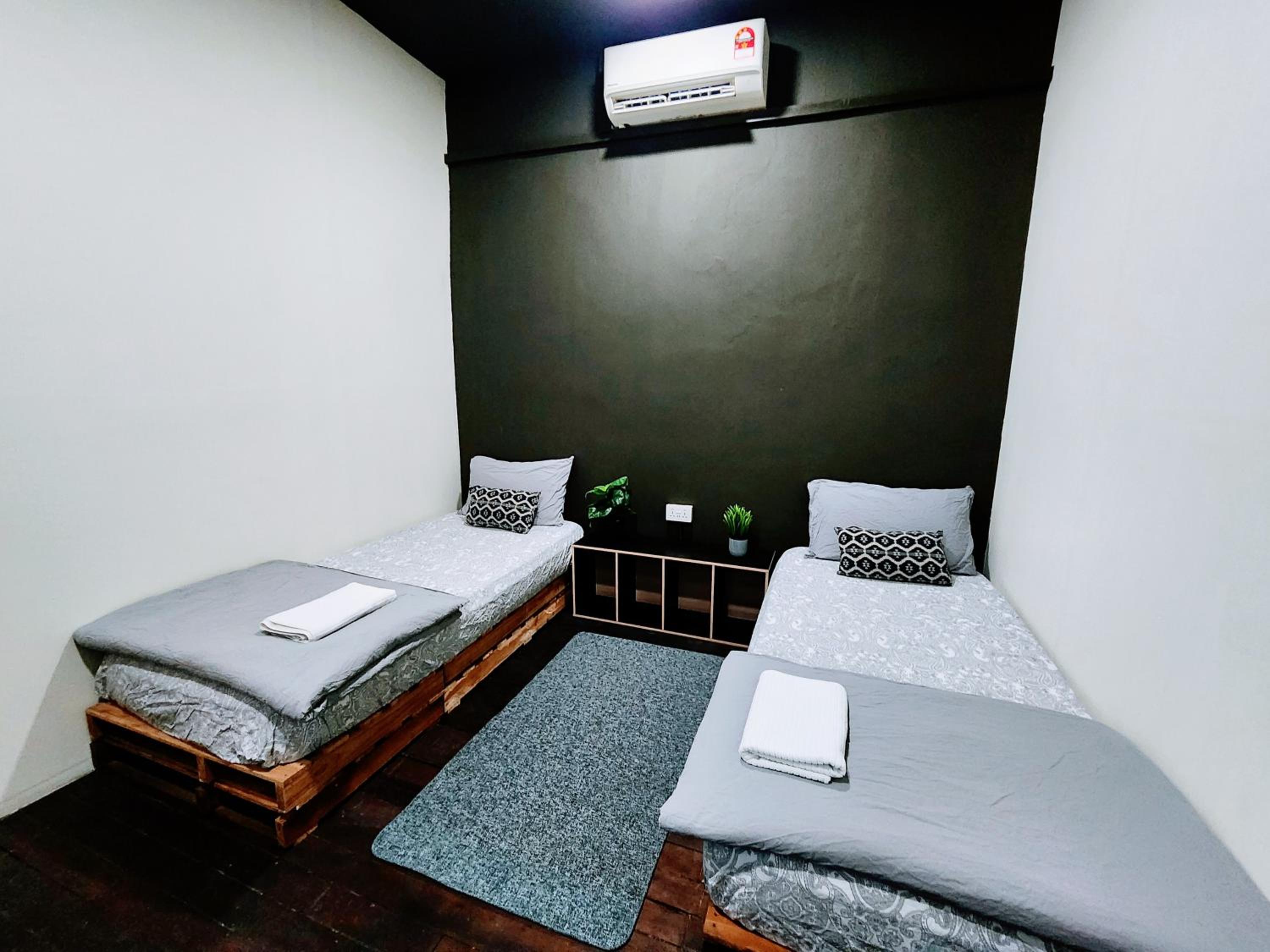 Upspot Kuching Waterfront Premium Hostel