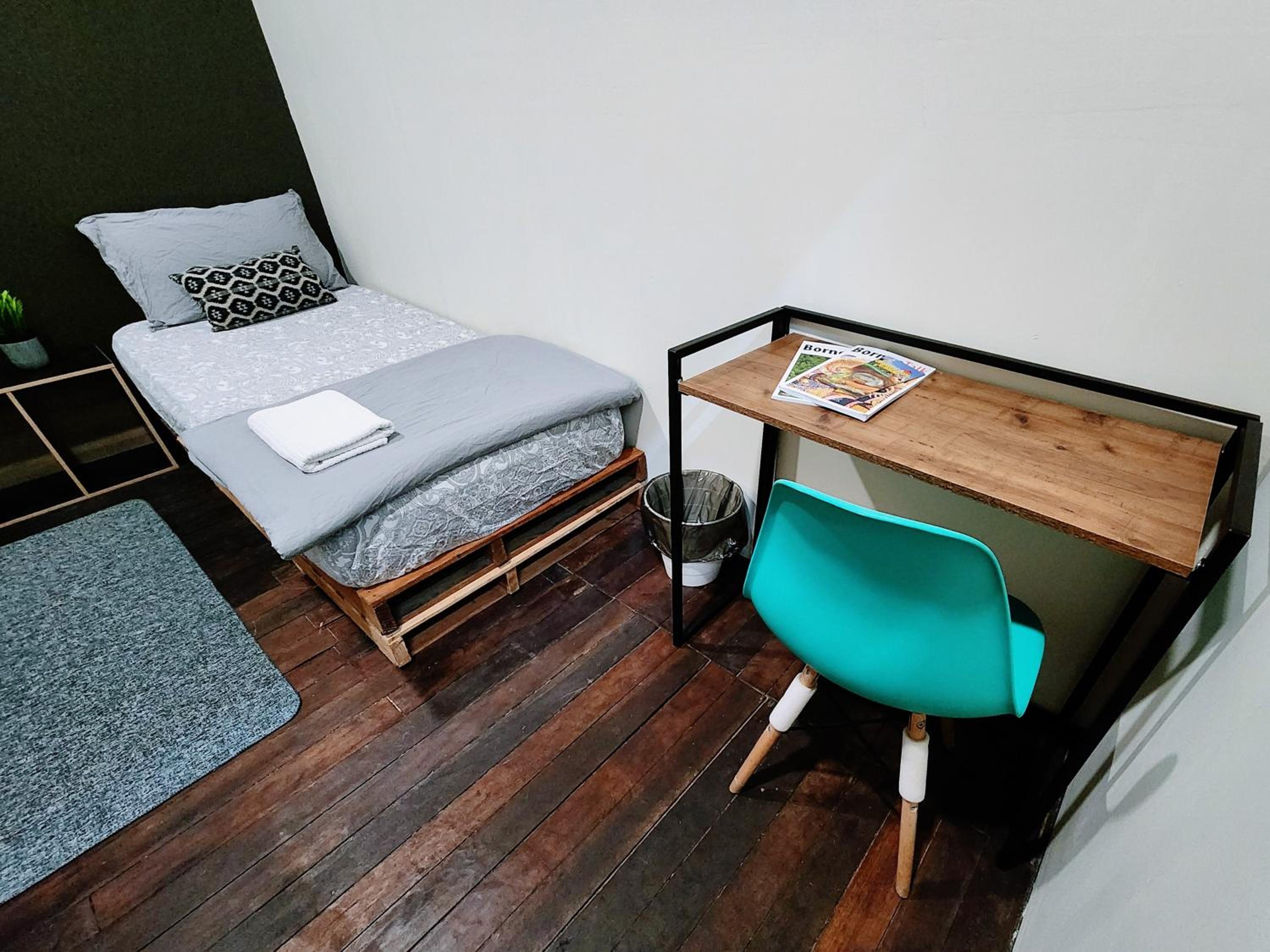 Upspot Kuching Waterfront Premium Hostel