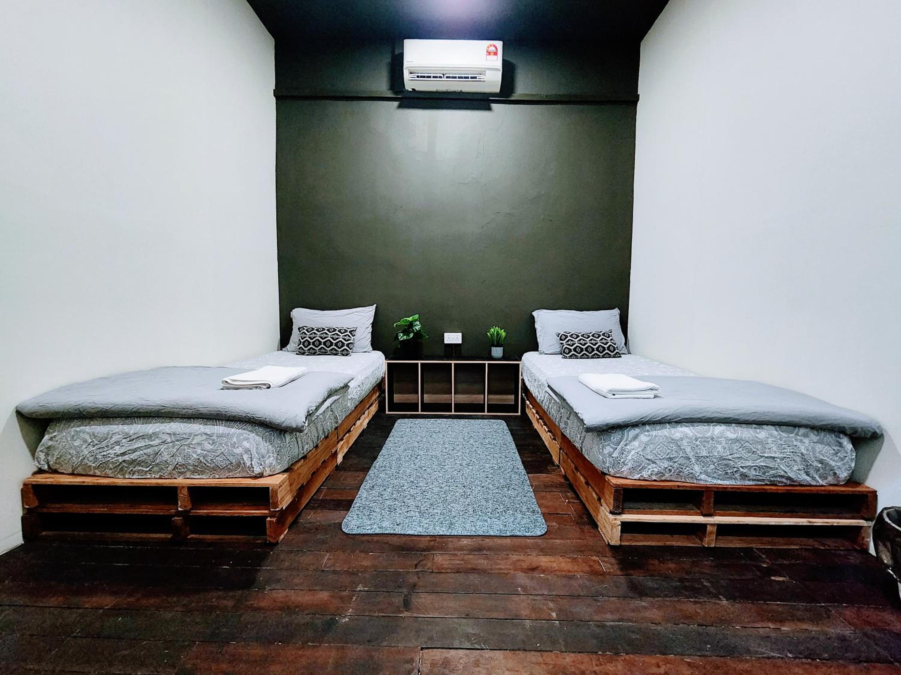 Upspot Kuching Waterfront Premium Hostel