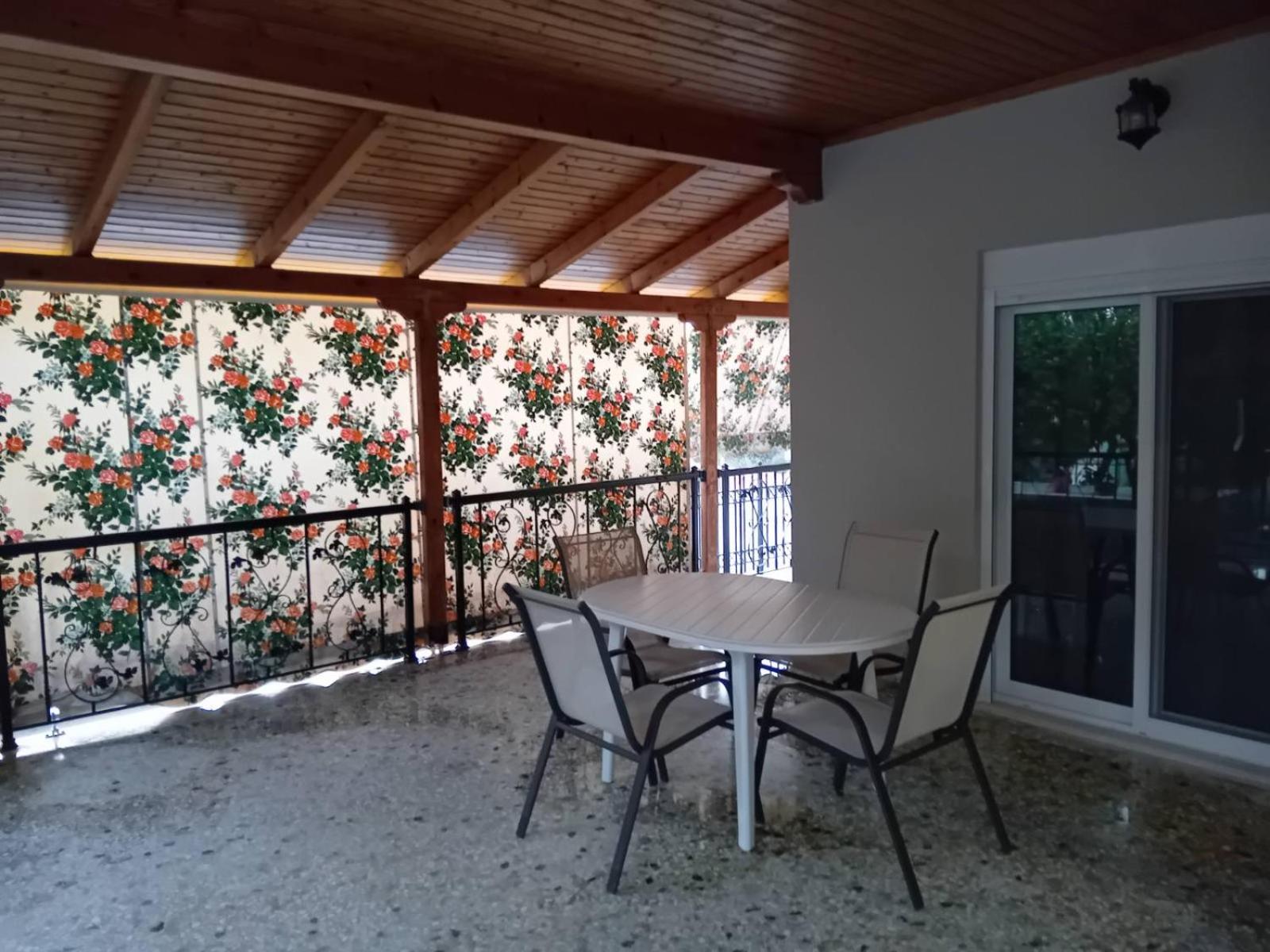 Aris apartment
