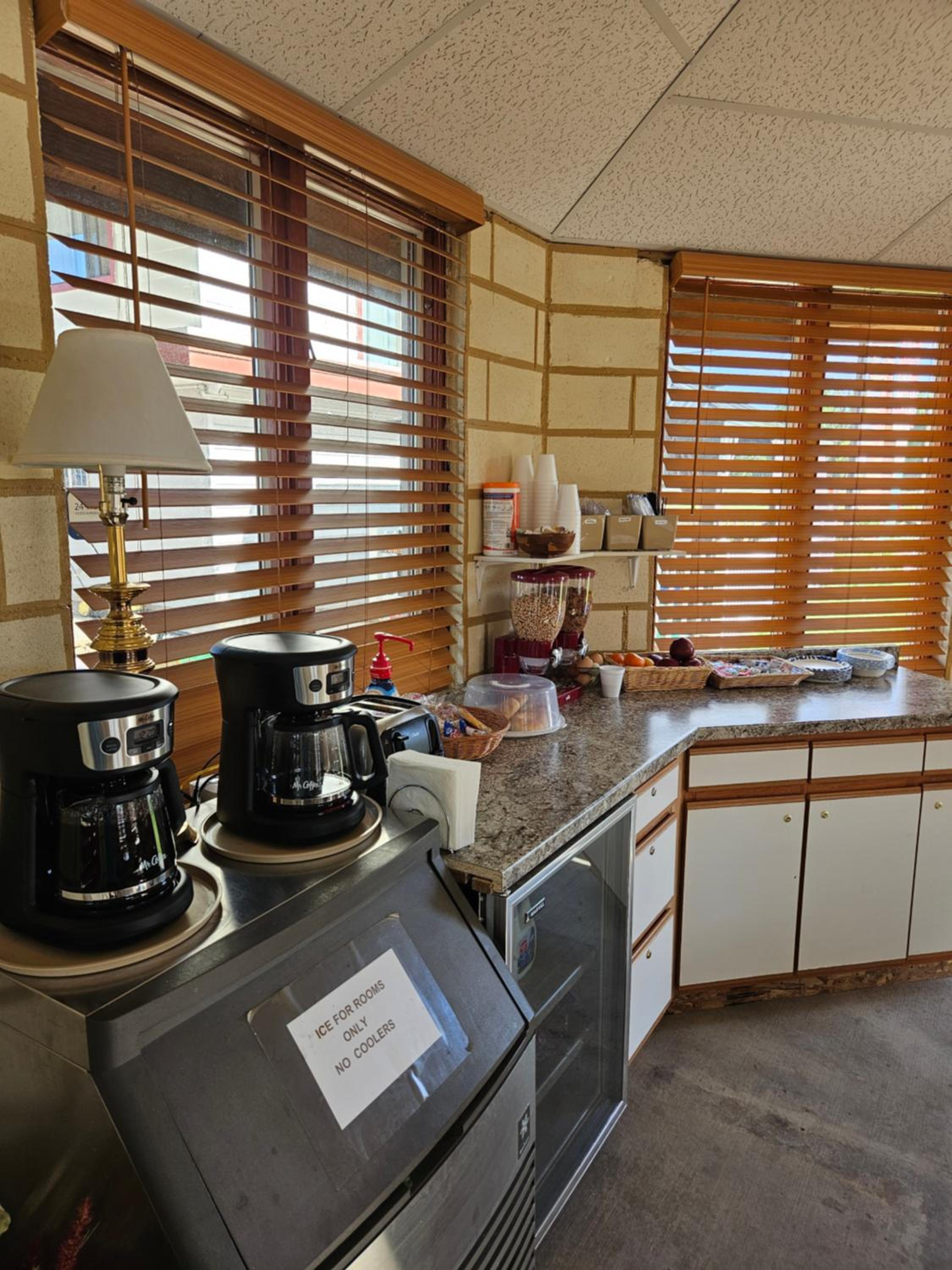 Canon City Vacations - Travel Inn Motel - Property Image 38
