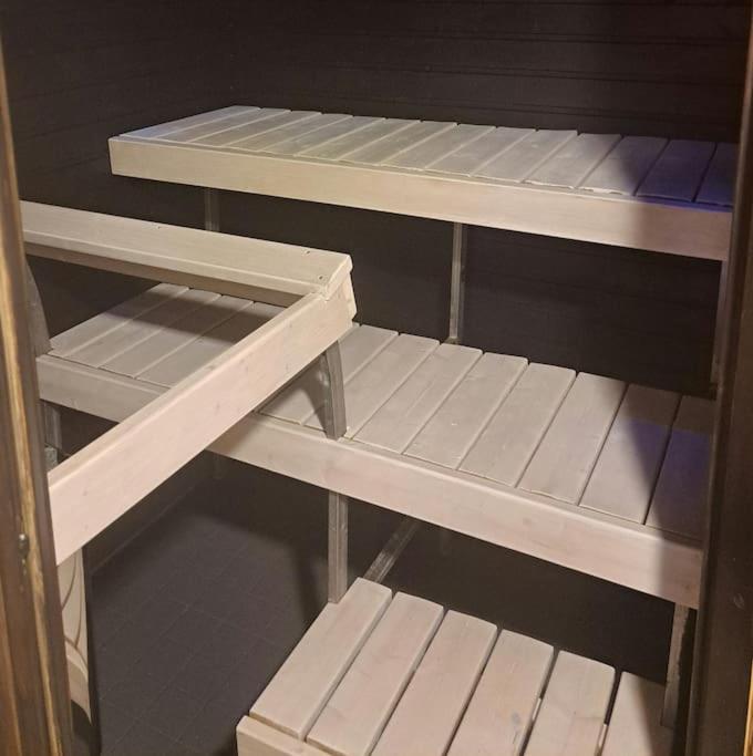 Majoitu joen rannassa