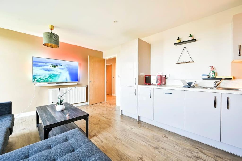 Spacious 5-bedroom modern apartment by Wembley view 2