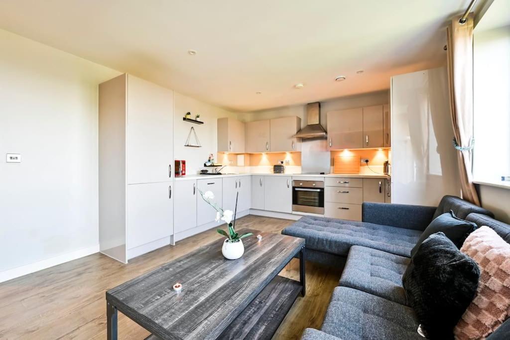 Spacious 5-bedroom modern apartment by Wembley view 4