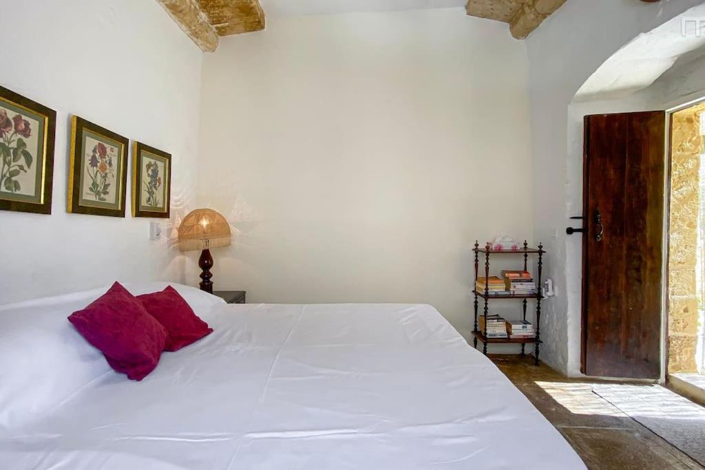 Mandy - An authentic 400 year old Gozo farmhouse view 4