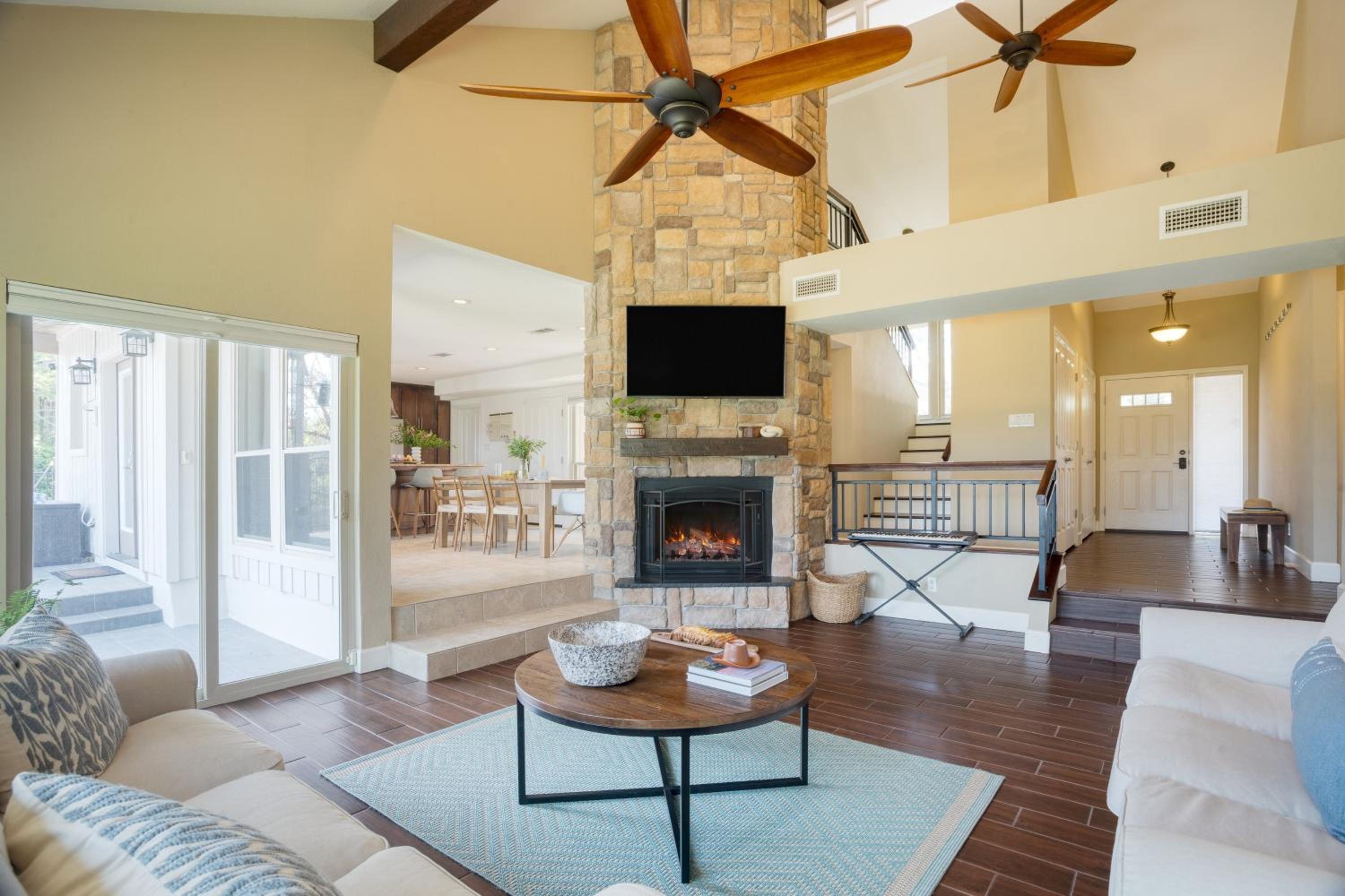 Travis by AvantStay Waterfront Lake Retreat