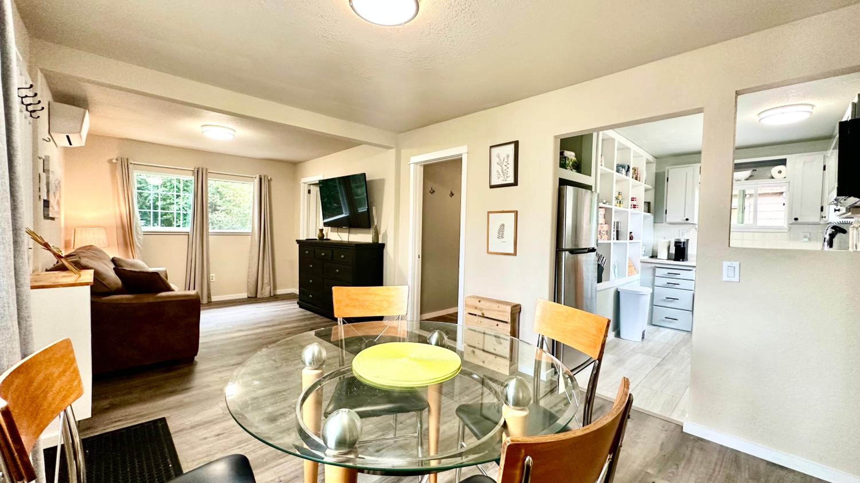 Entire Farmhouse - Great for Longer Stays view 5