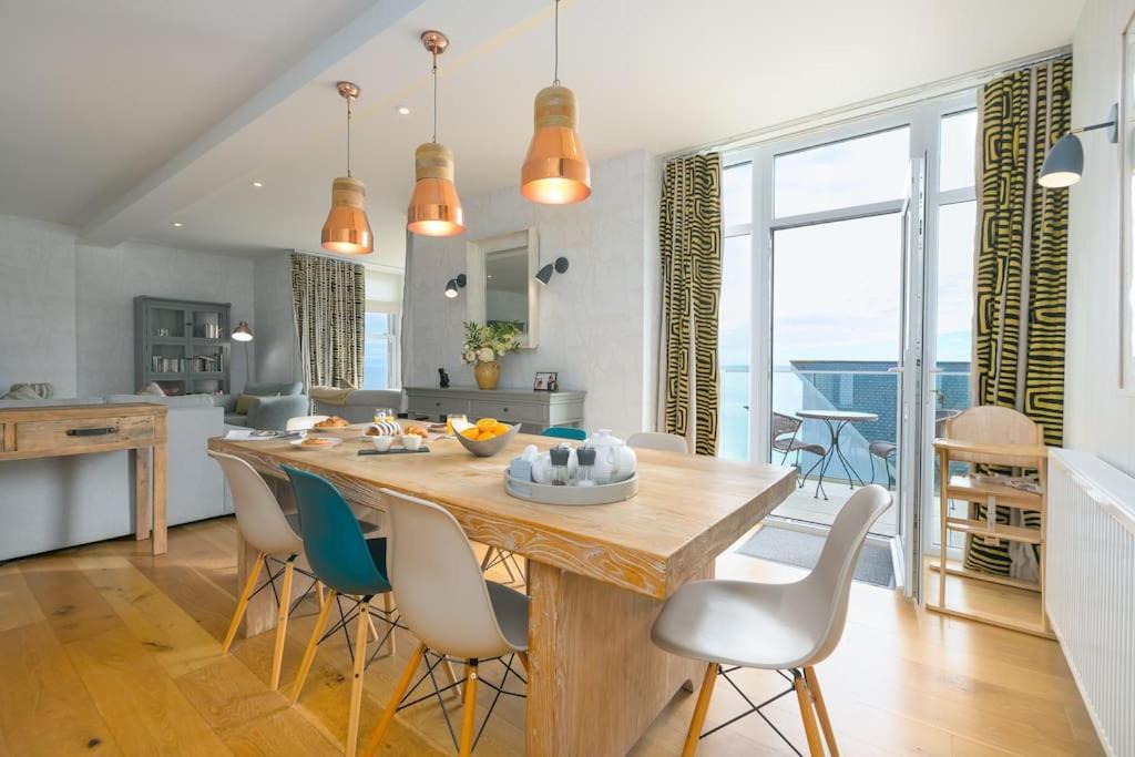 Luxury Lumière, sea views, 3 bedrooms, parking view 4