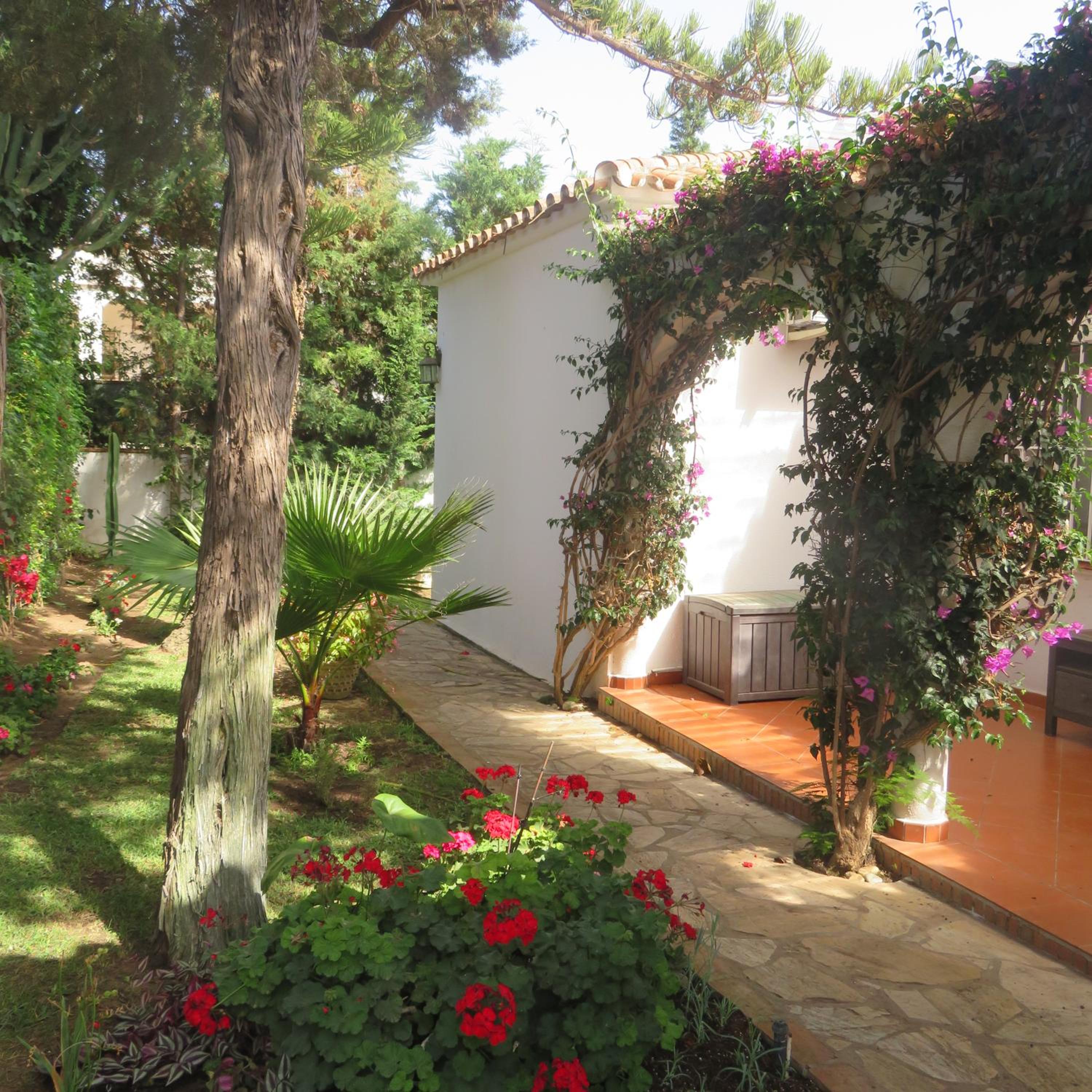 Casa Santorini Las Chapas Marbella