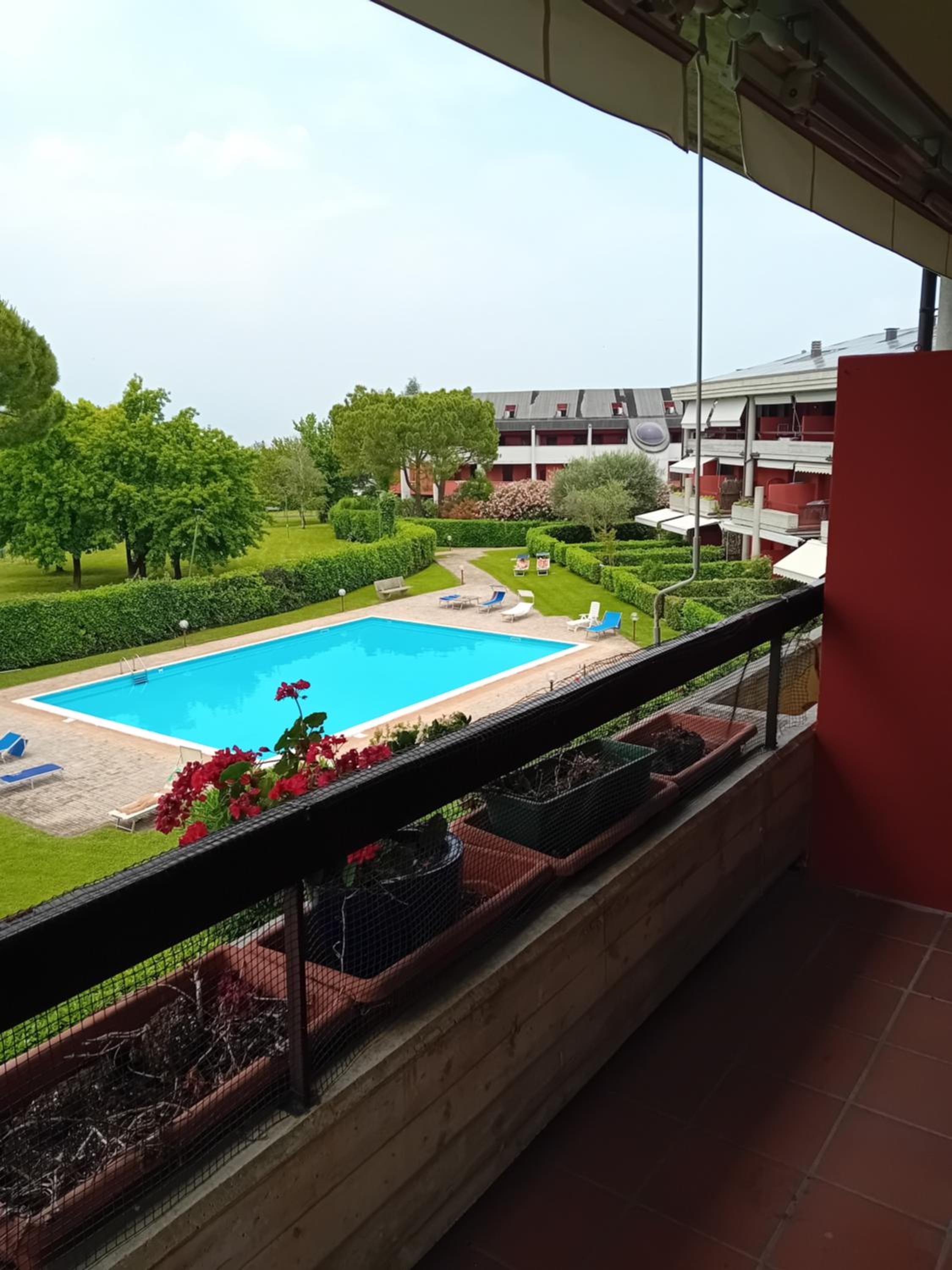 appartamento con piscina Il glicine sul garda