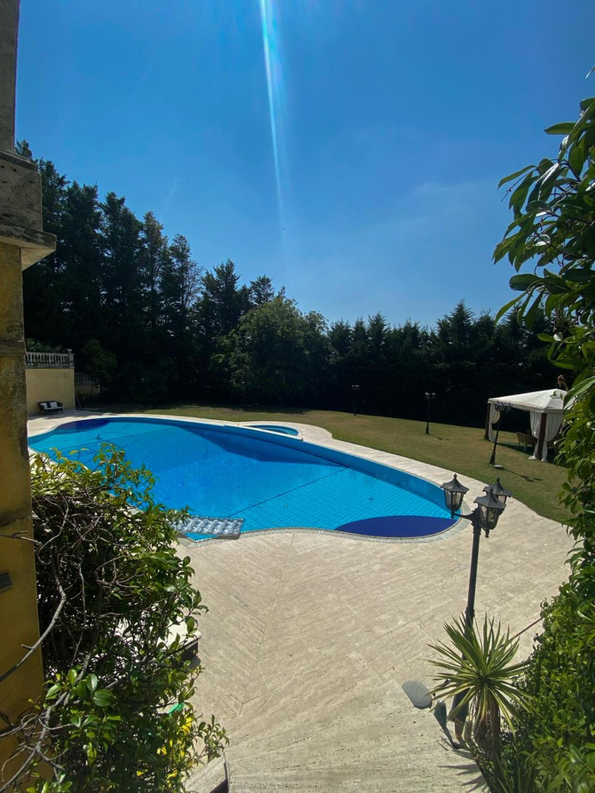 Living la Dolce Vita with pool view 2