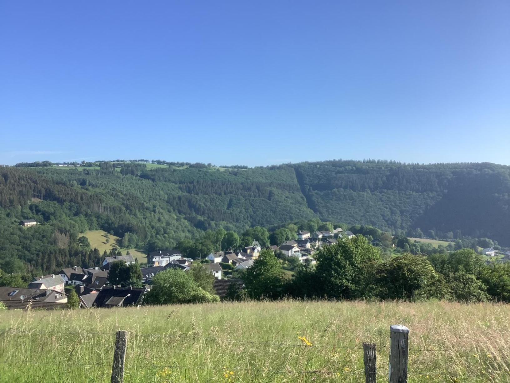 Berg Blick Eifler Bauernhaus modern restauriert