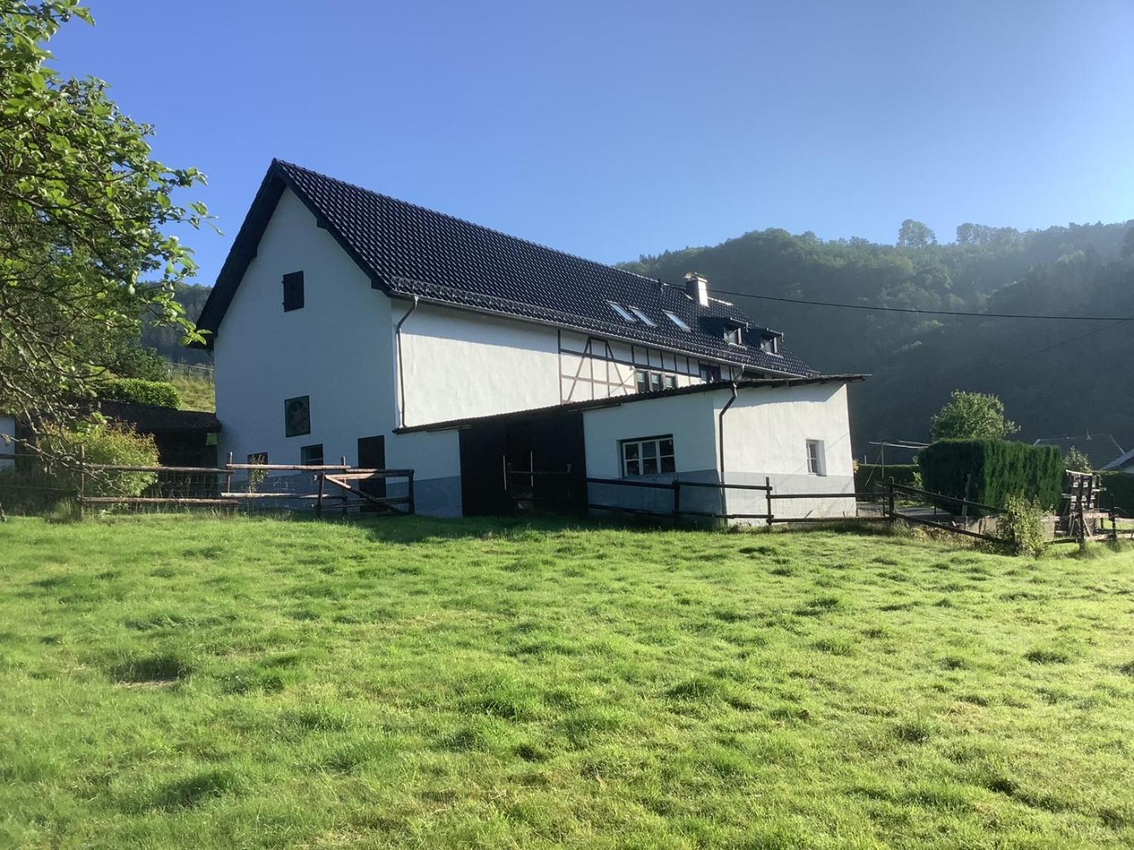 Berg Blick Eifler Bauernhaus modern restauriert