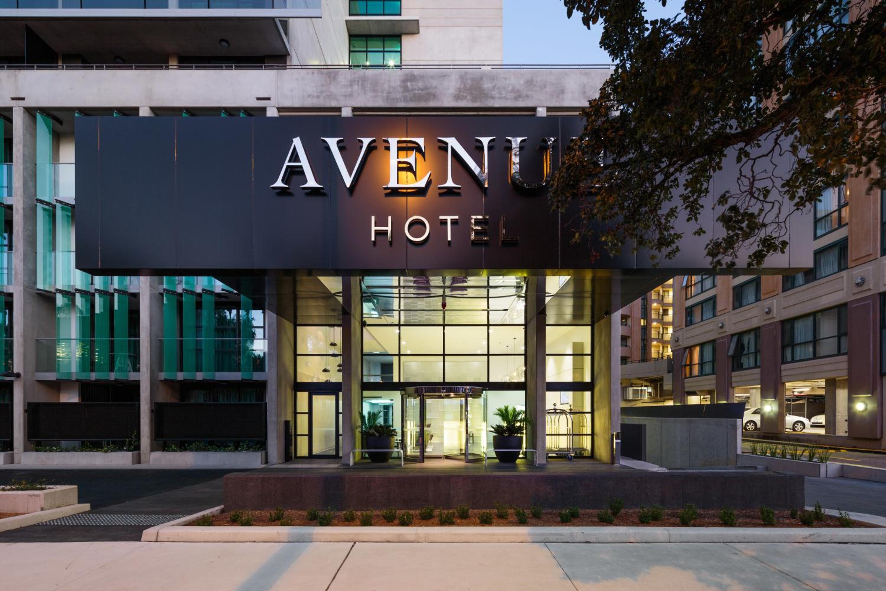 Hotel Avenue Hotel Canberra - Image 1