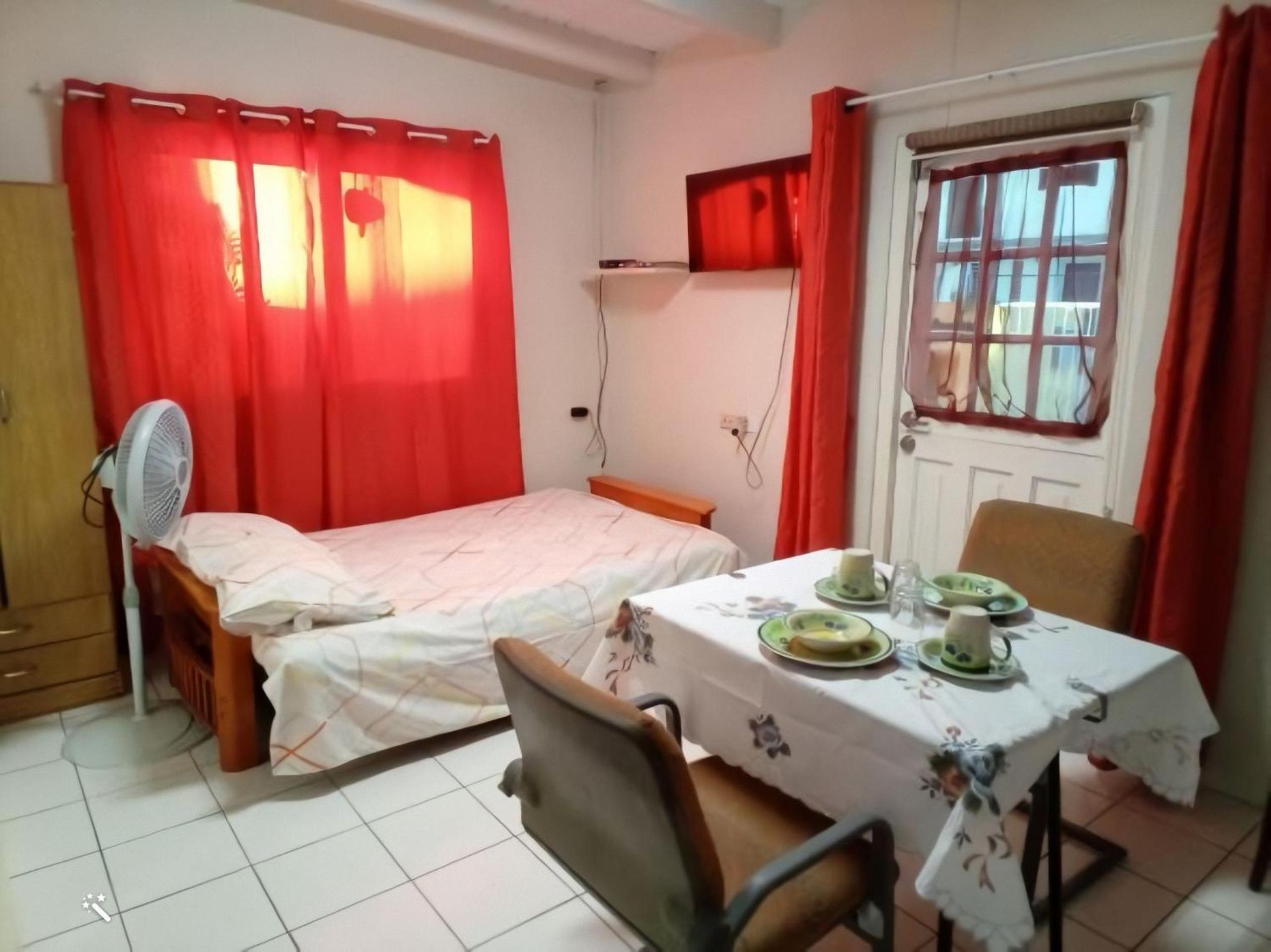 STUDIO/ APARTAMENTO