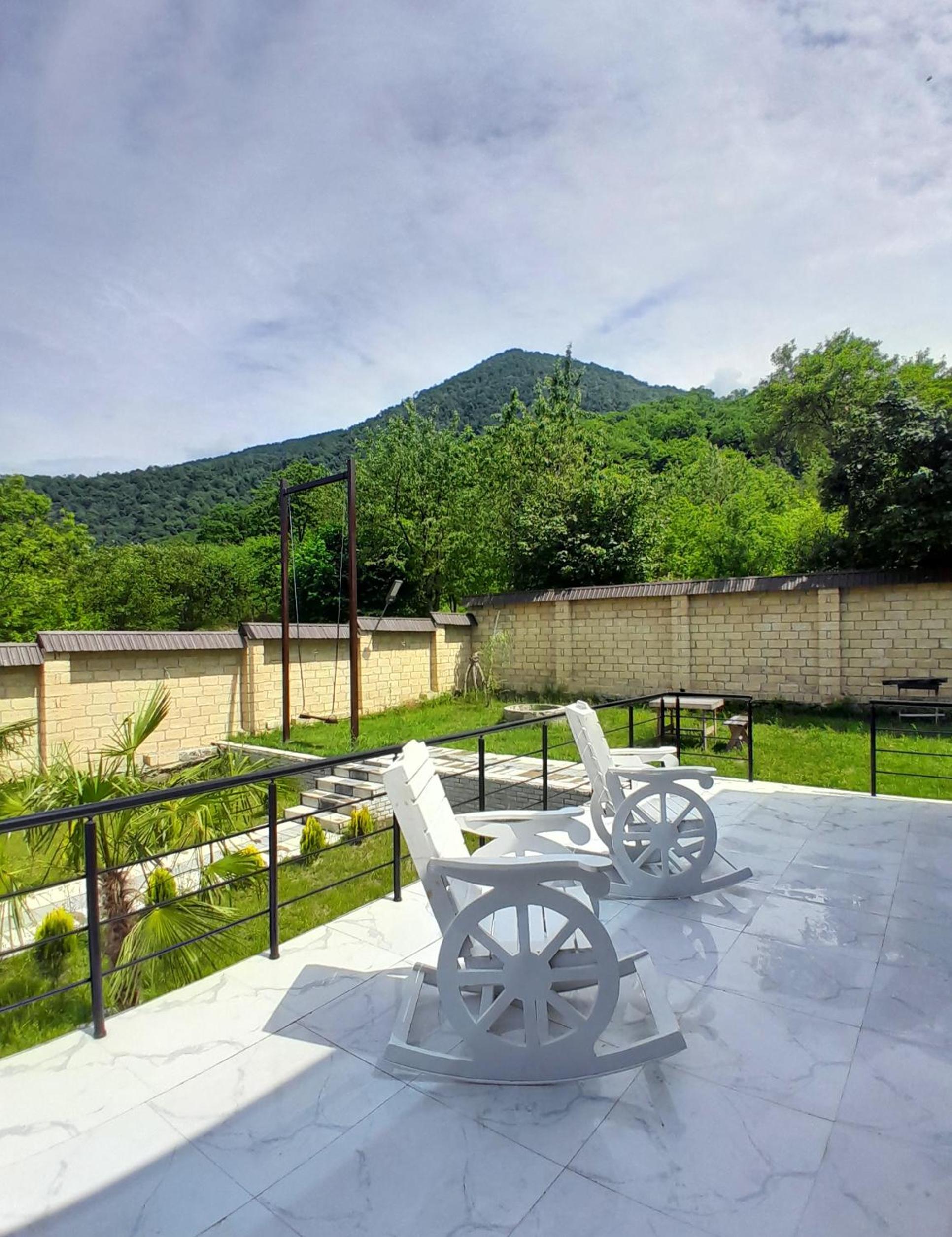 İndoor Hot Pool Mountain View Chalet