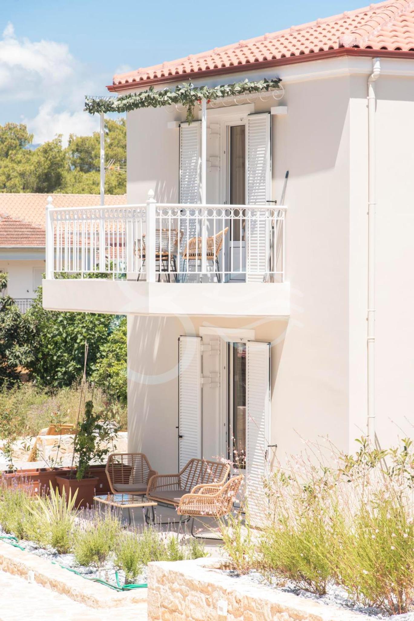 8 Homes view 3