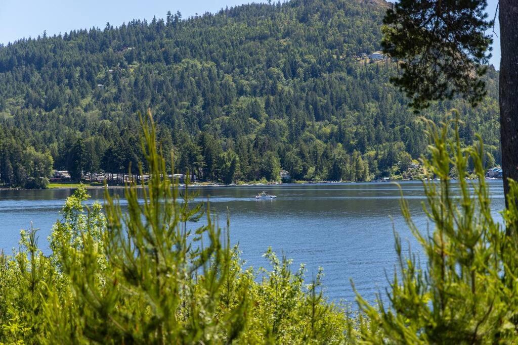 Kelly's Lakefront Hideaway