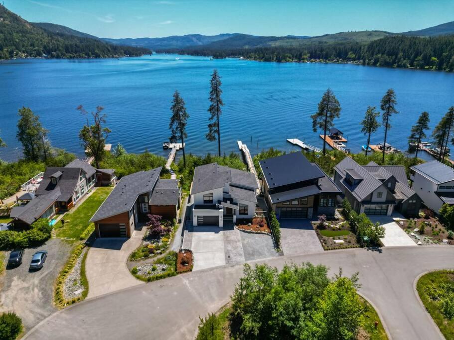 Kelly's Lakefront Hideaway