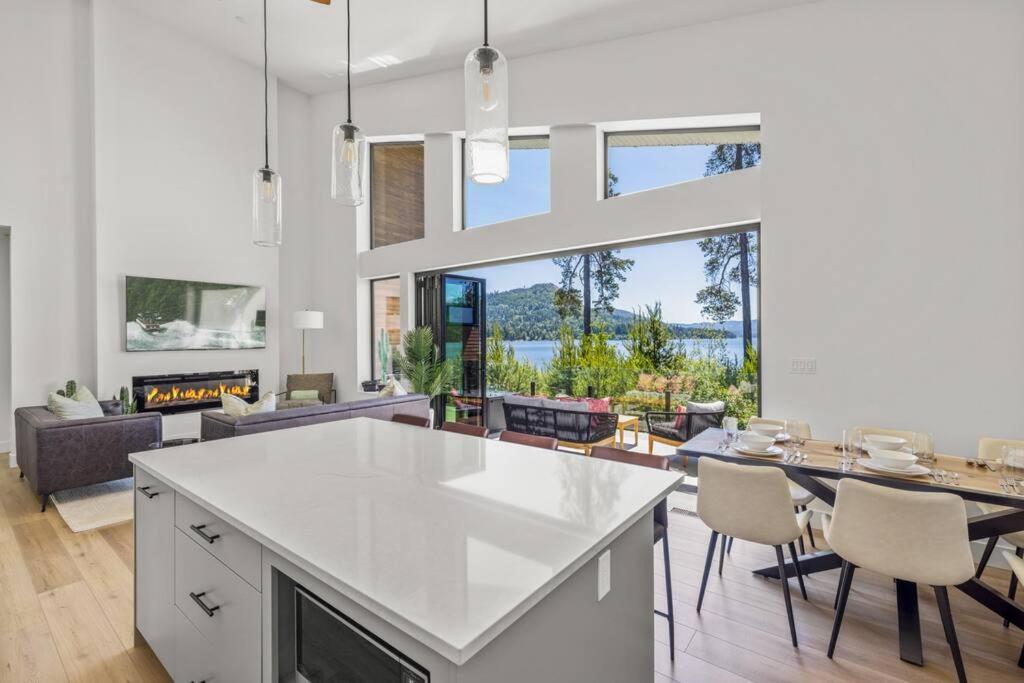 Kelly's Lakefront Hideaway