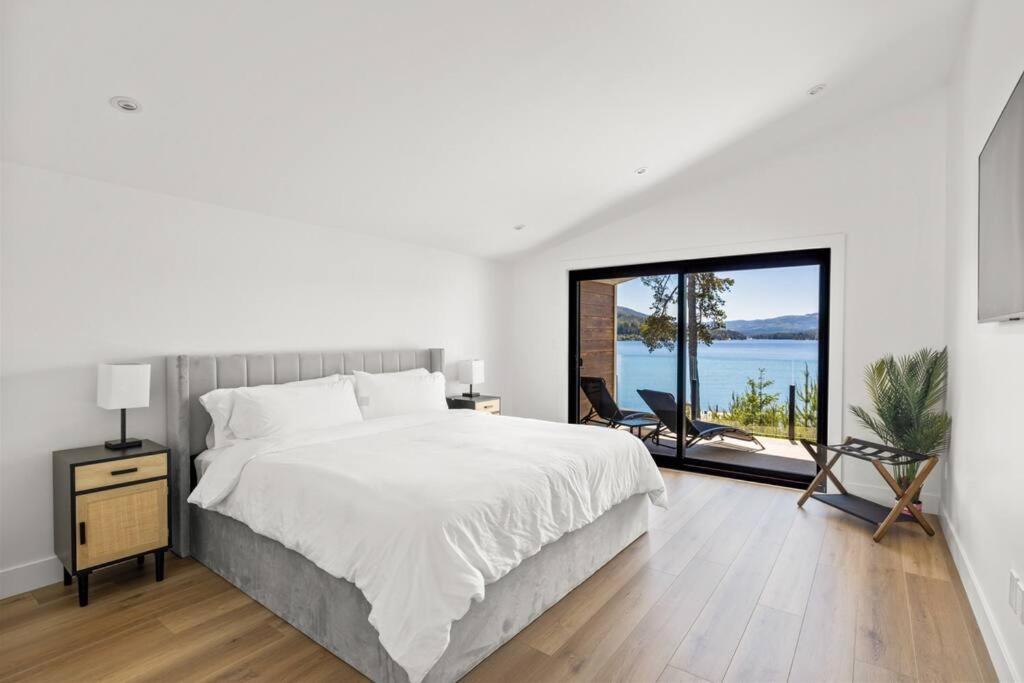 Kelly's Lakefront Hideaway