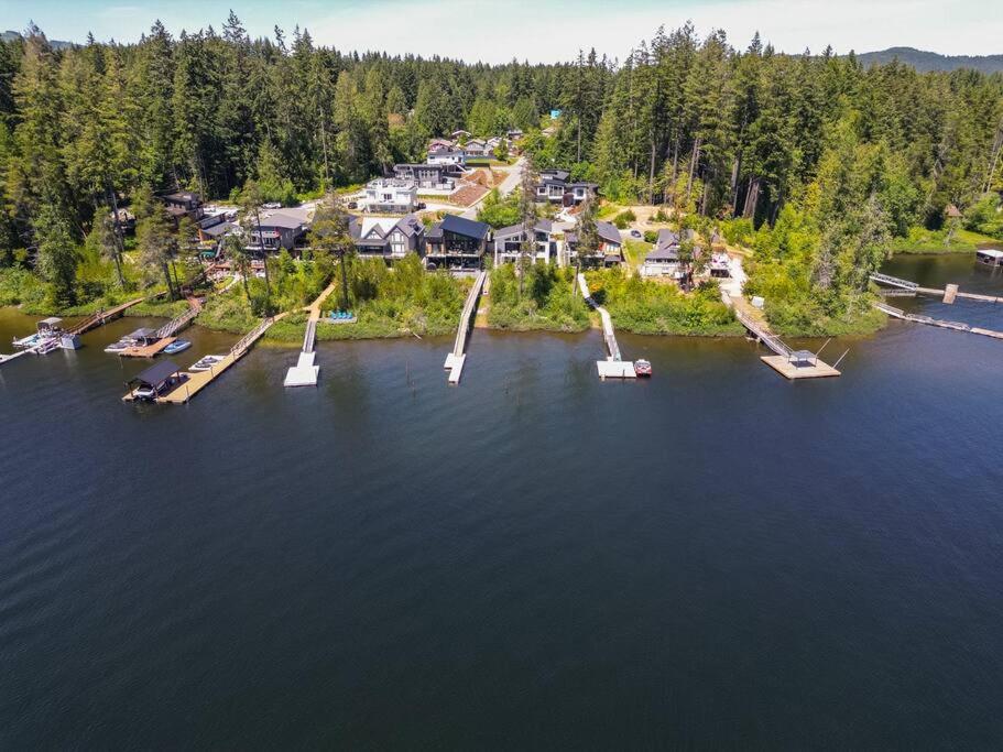 Kelly's Lakefront Hideaway