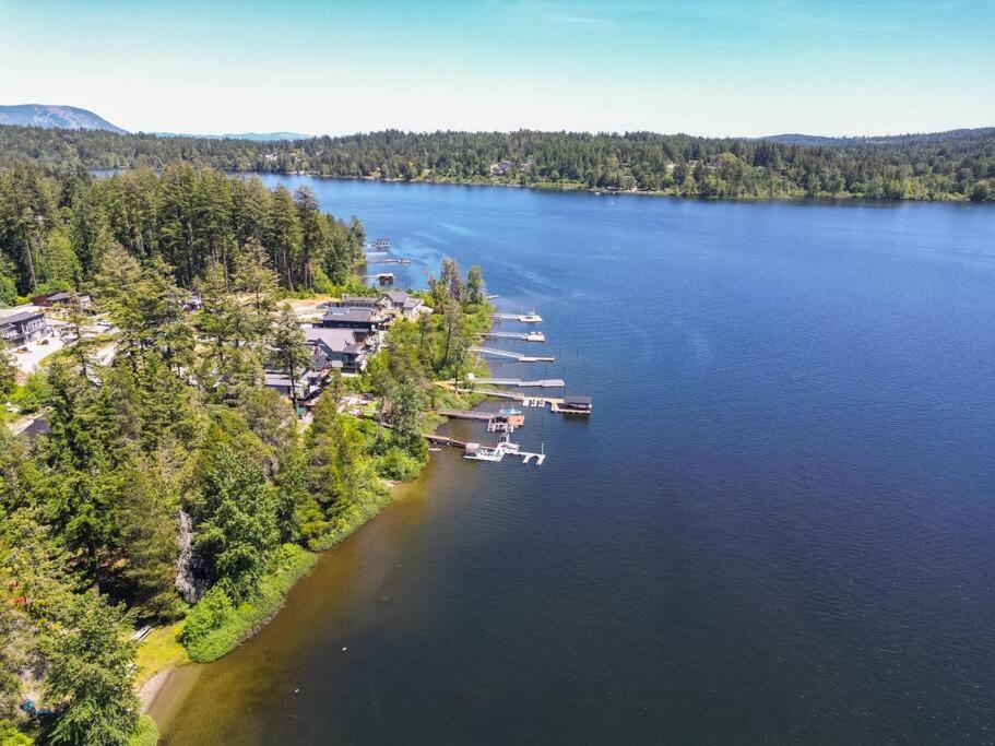 Kelly's Lakefront Hideaway
