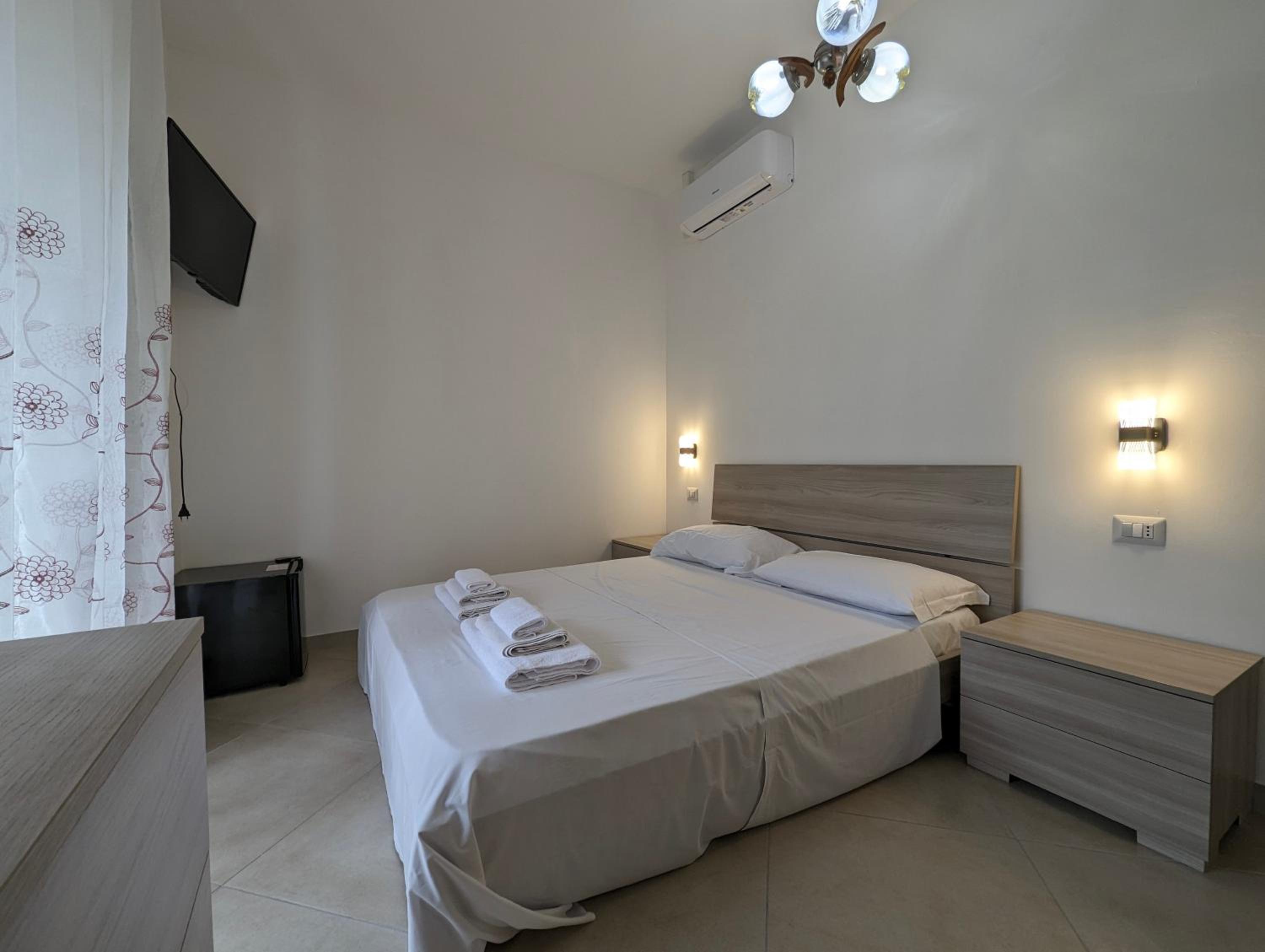 Fabiana's Rooms view 3