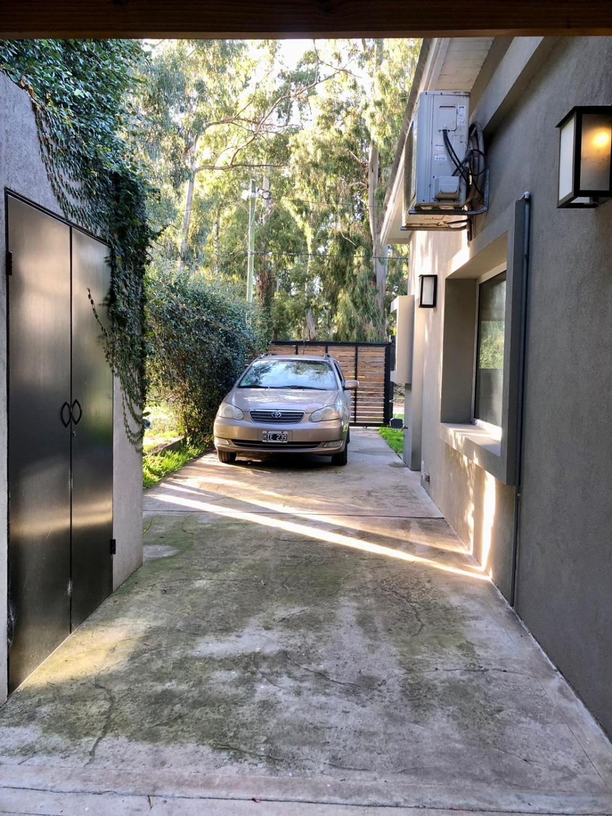 Moderna y cálida casa en el Bosque Peralta Ramos para relajarse y disfrutar de la Naturaleza en Mar del Plata