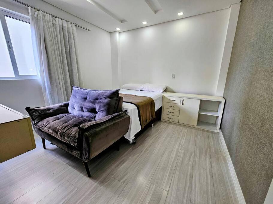 Apartamento mobiliado no Juvevê - com vaga