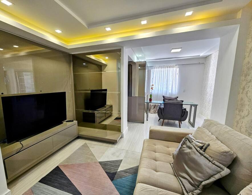 Apartamento mobiliado no Juvevê - com vaga