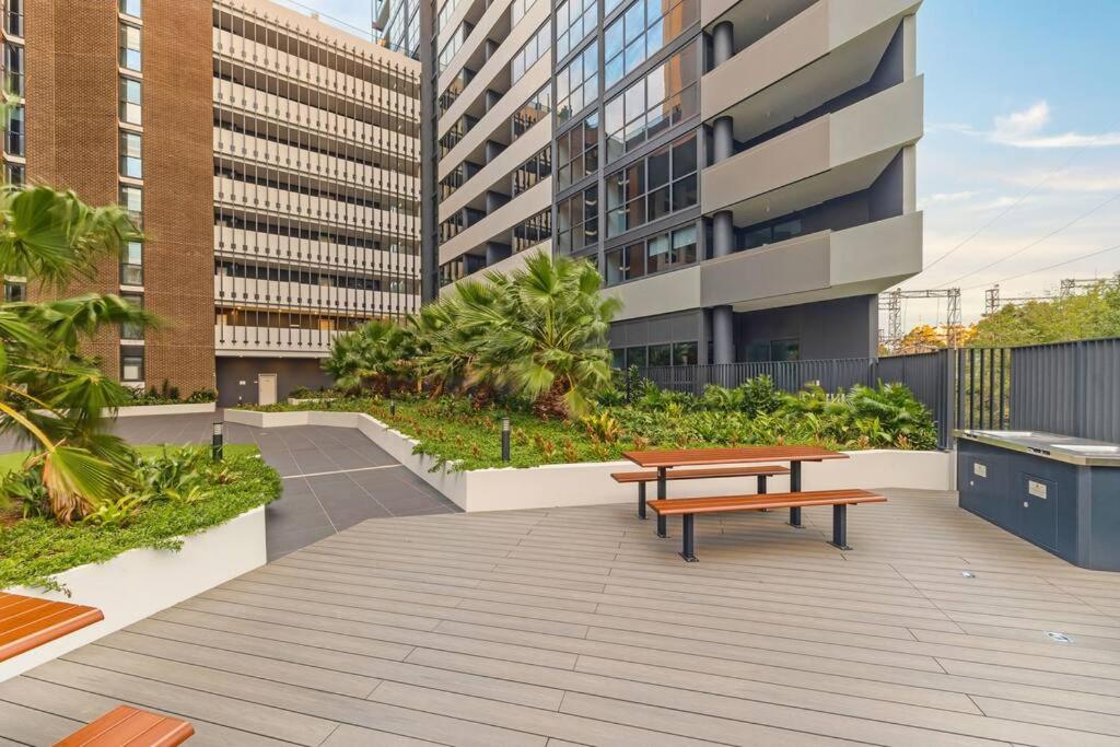 City views & New 3b2b1p Apt in Homebush