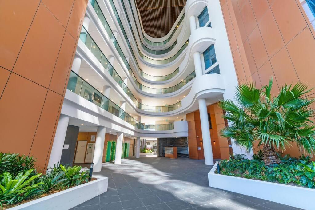 City views & New 3b2b1p Apt in Homebush