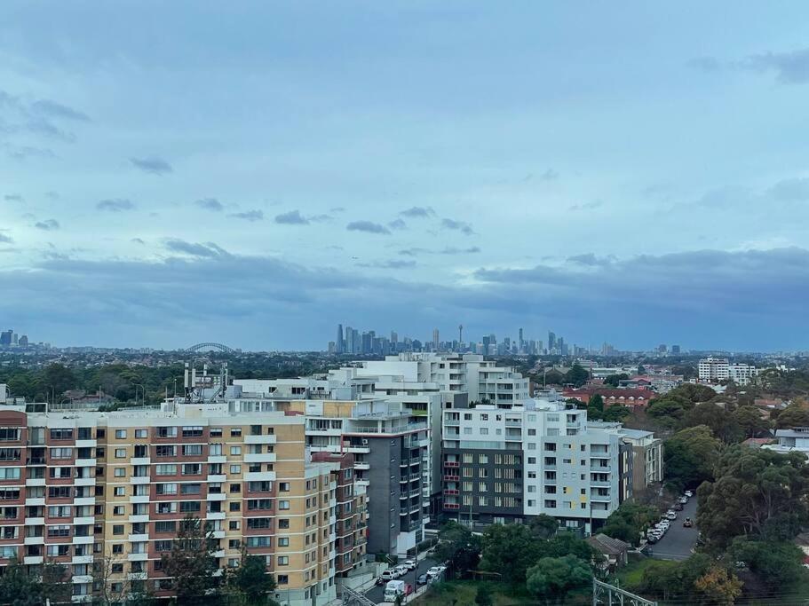 City views & New 3b2b1p Apt in Homebush