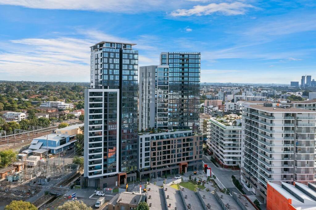 City views & New 3b2b1p Apt in Homebush
